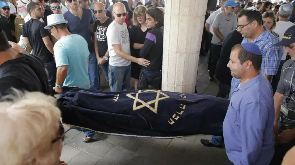 הלווייתה של הילדה בת ה-12 קורל שרי שנמצאה ללא רוח חיים בבריכה בסביון, יוני 2014 הלווייתה של הילדה בת ה-12 קורל שרי שנמצאה ללא רוח חיים בבריכה בסביון, יוני 2014