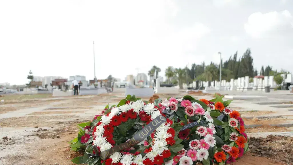 קברה של קורל שרי שטבעה בבריכה בסביון קברה של קורל שרי שטבעה בבריכה בסביון