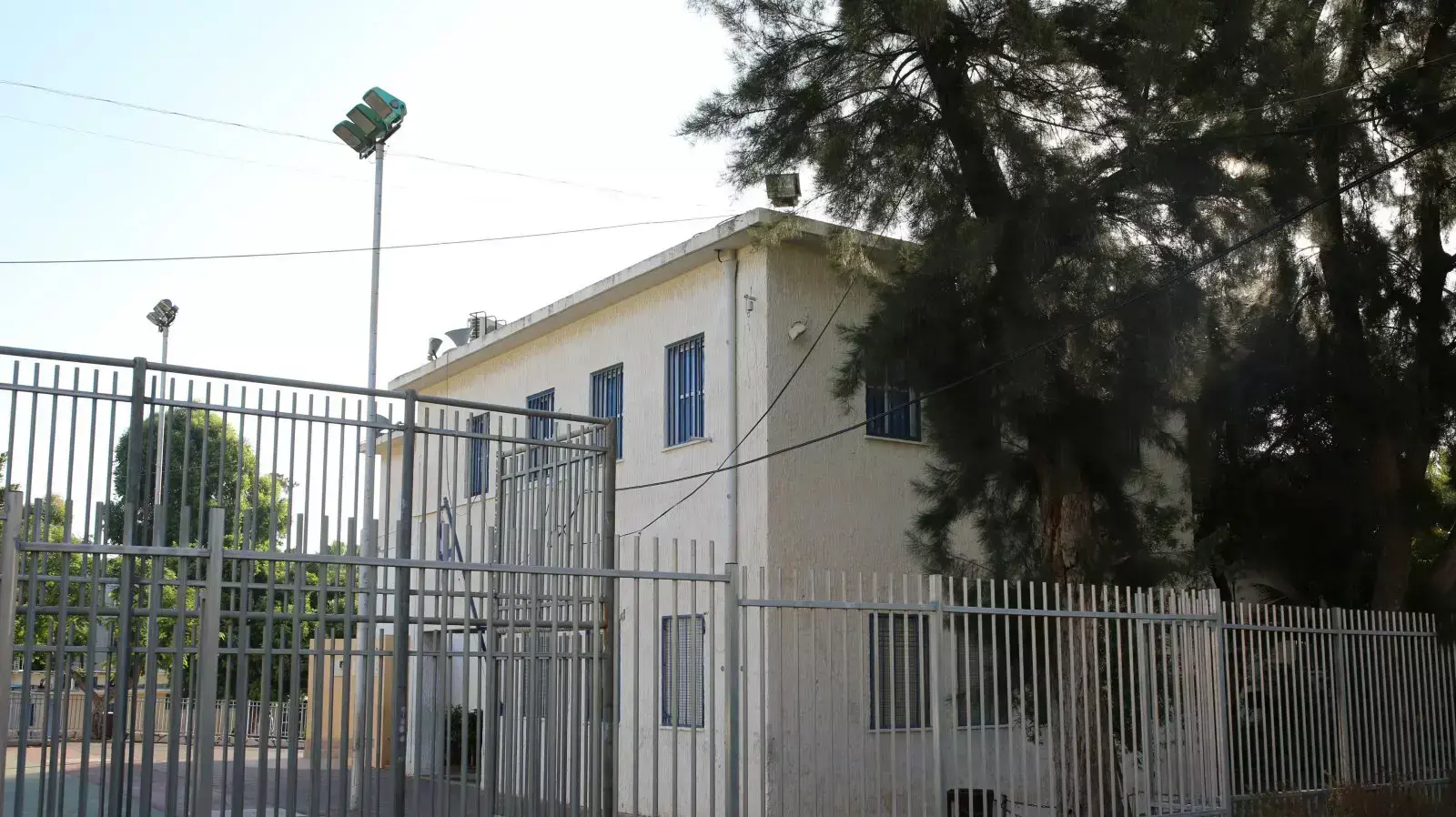 בית הספר בדרום בתל אביב שההורים דורשים את פיטורי המנהלת. יוני 2014 בית הספר בדרום בתל אביב שההורים דורשים את פיטורי המנהלת. יוני 2014