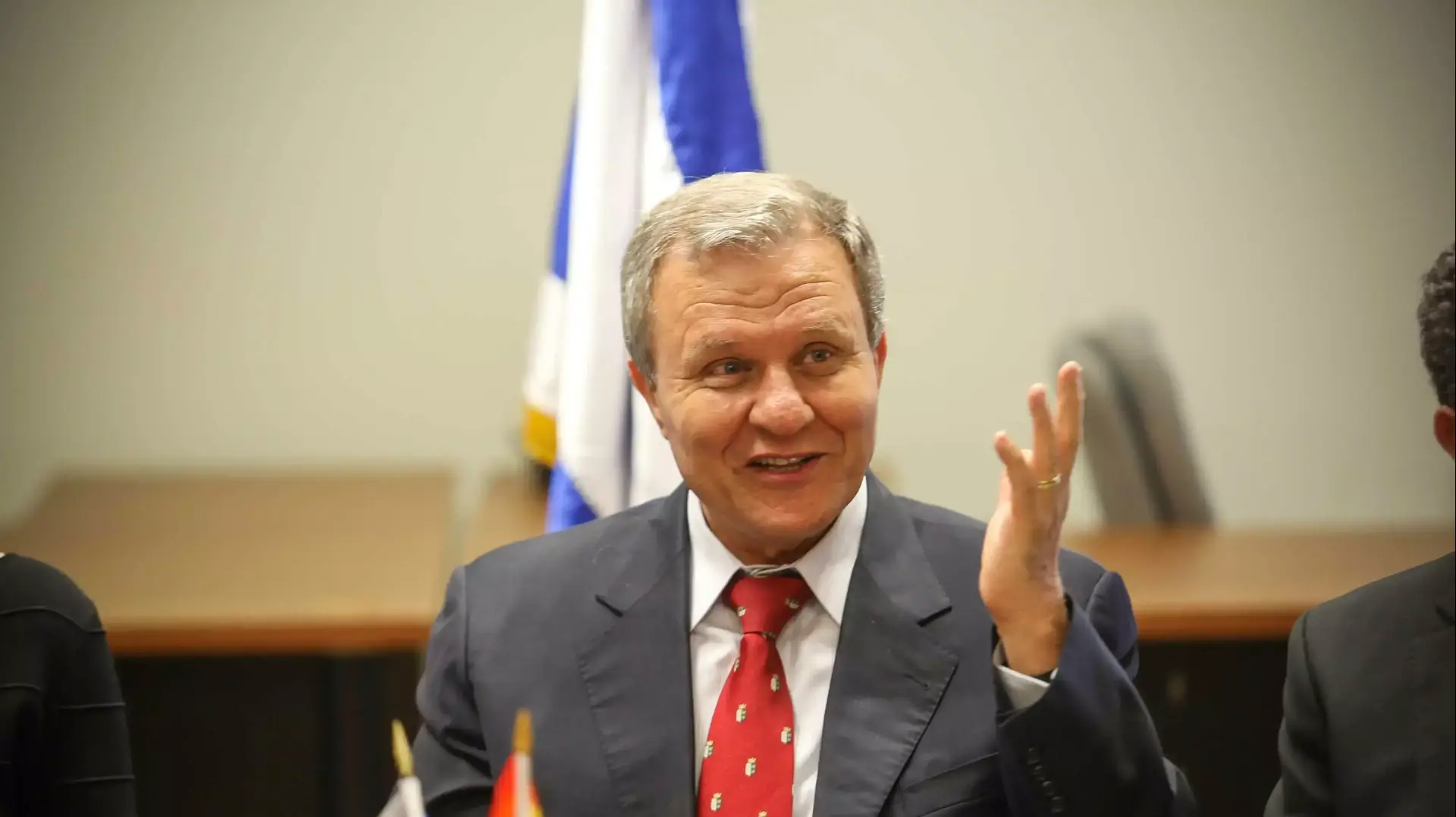 מאיר שטרית בישיבת סיעה של התנועה בכנסת, יוני 2014 מאיר שטרית בישיבת סיעה של התנועה בכנסת, יוני 2014