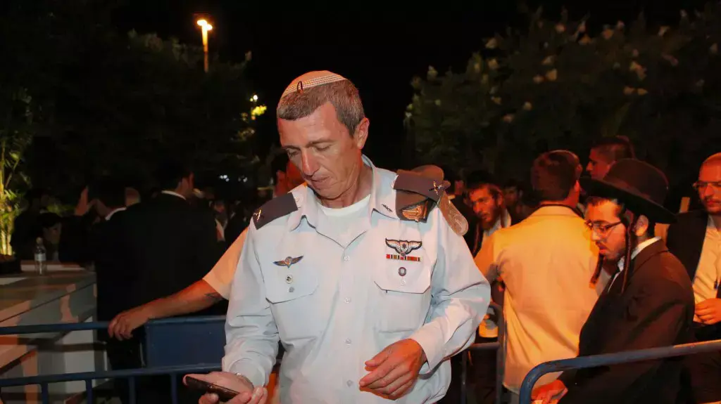 הרב הראשי לצה"ל רפי פרץ בחתונת בנו הבכור של "הרנטגן", הרב יעקב איפרגן 9.6.2014
