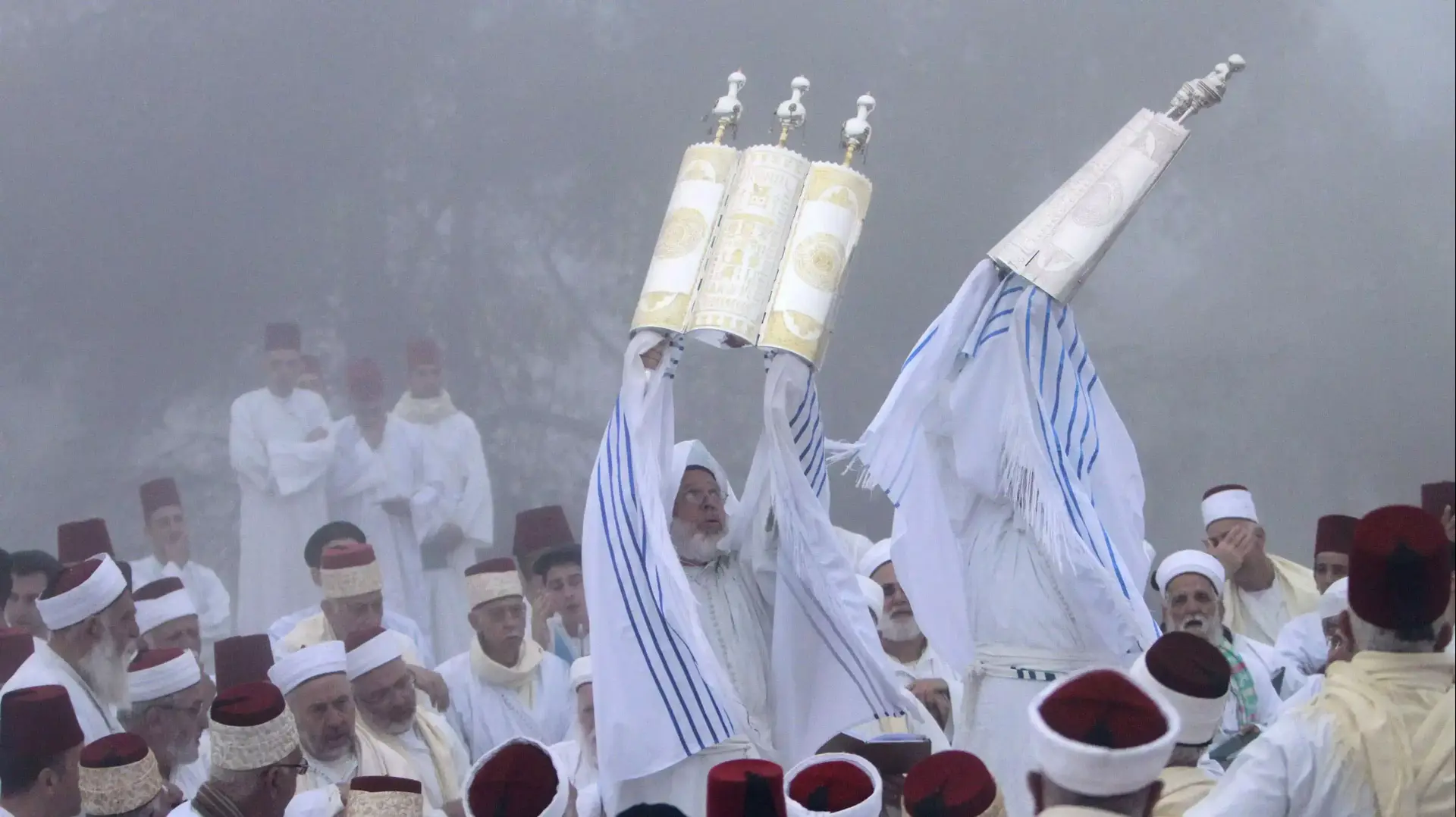 שומרונים מציינים את חג השבועות בהר גריזים שליד שכם. 8 ביוני 2014 שומרונים מציינים את חג השבועות בהר גריזים שליד שכם. 8 ביוני 2014