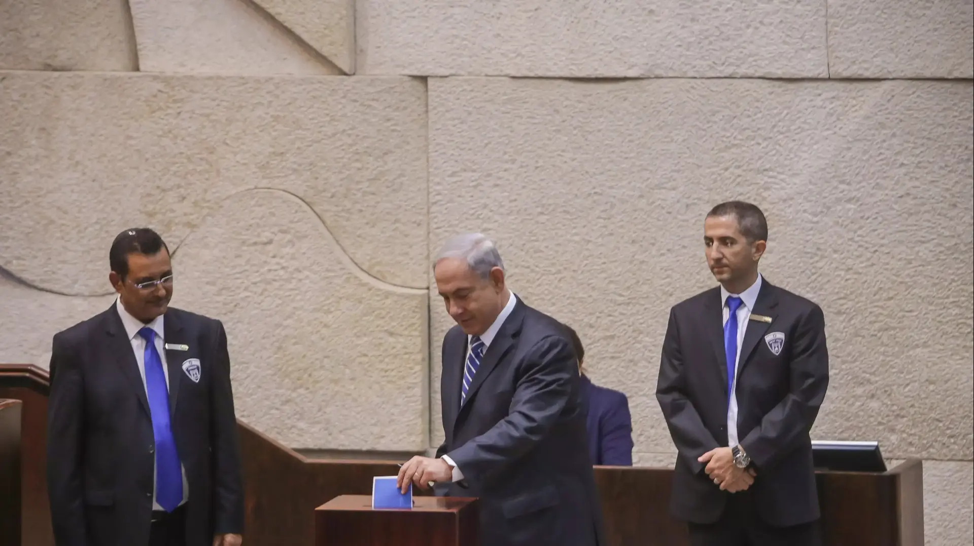ראש הממשלה בנימין נתניהו מצביע בבחירות לנשיאות, יוני 2014 ראש הממשלה בנימין נתניהו מצביע בבחירות לנשיאות, יוני 2014