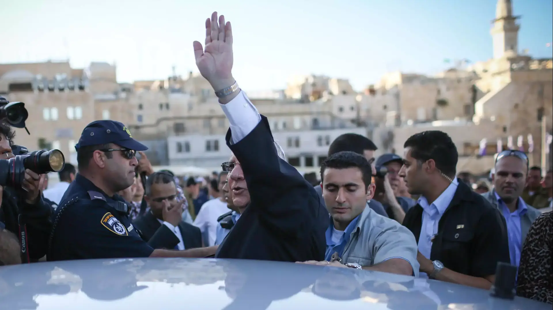 רובי ריבלין בביקור בכותל לאחר שנבחר לנשיא. יוני 2014 רובי ריבלין בביקור בכותל לאחר שנבחר לנשיא. יוני 2014
