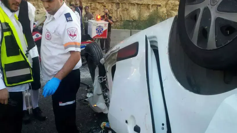 הרוג וארבעה פצועים בתאונת דרכים בכביש 1 סמוך למחלף עין חמד- אבו גוש. יוני 2014 הרוג וארבעה פצועים בתאונת דרכים בכביש 1 סמוך למחלף עין חמד- אבו גוש. יוני 2014
