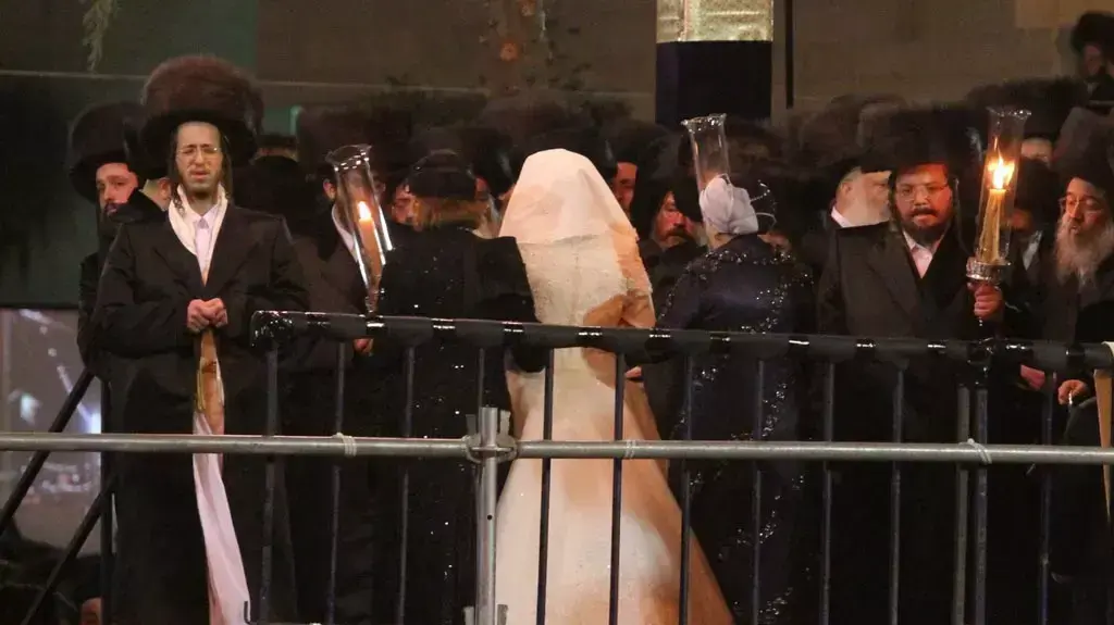 חתונת נכדת האדמו"ר מבעלז חתונת נכדת האדמו"ר מבעלז
