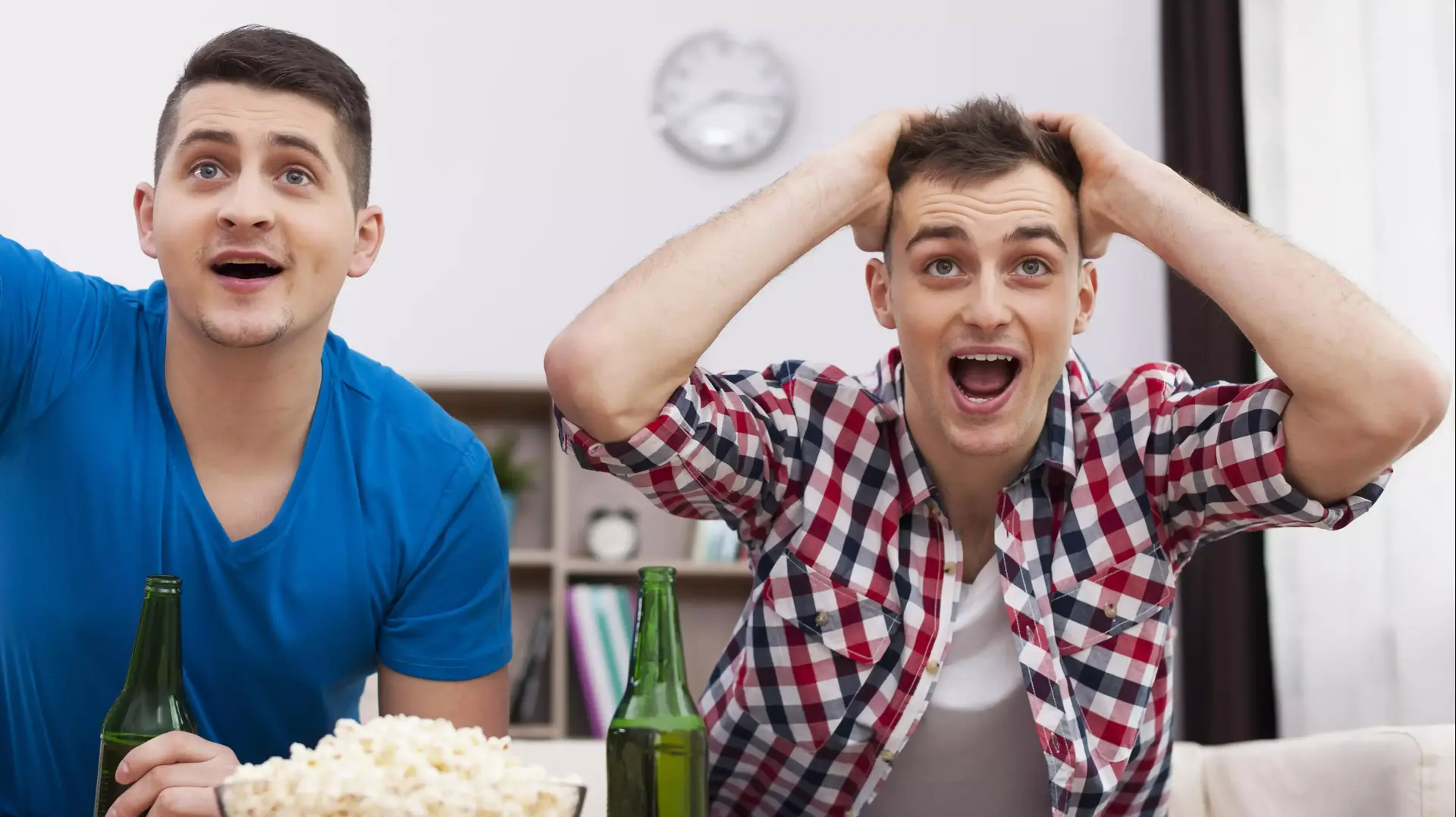 גברים רואים כדורגל גברים רואים כדורגל