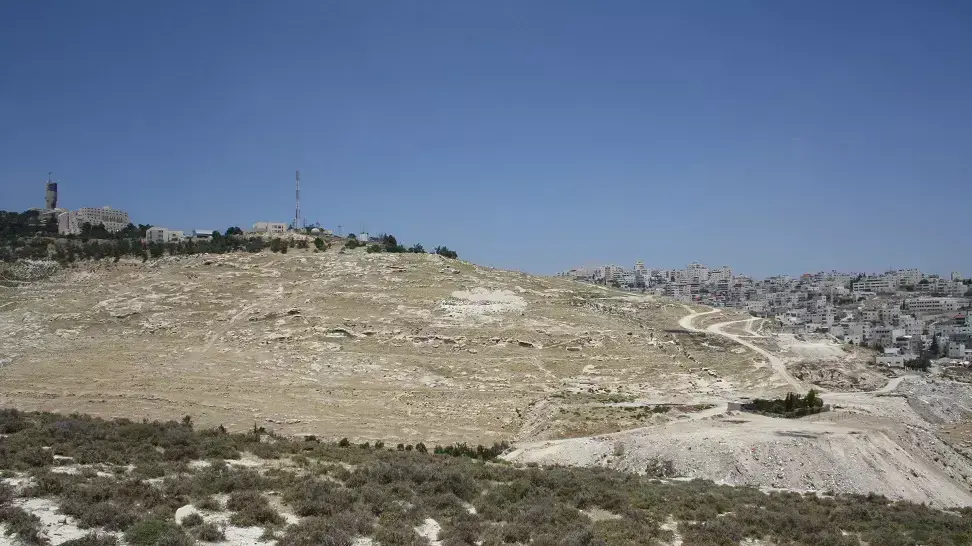 בנייה לא חוקית במורדות הר הצופים. יוני 2014 בנייה לא חוקית במורדות הר הצופים. יוני 2014