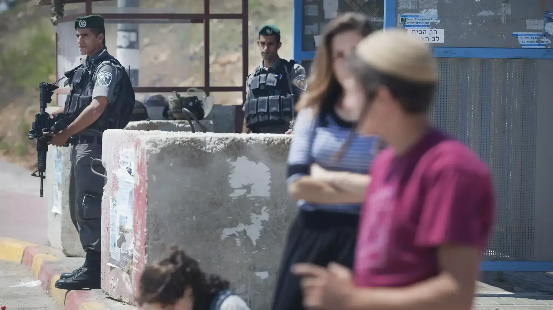 חיילי מג"ב בצומת תפוח. יוני 2014 חיילי מג"ב בצומת תפוח. יוני 2014