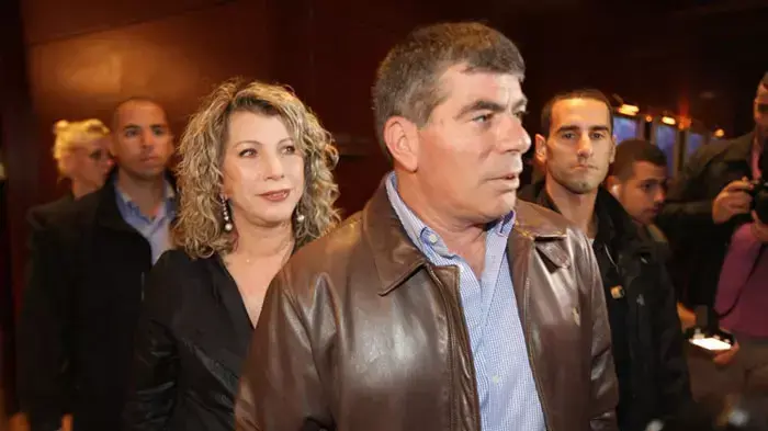 גבי ורונית אשכנזי במסיבתו של מנחם הורוביץ שחגג את מעברו לתל אביב מקריית שמונה, פברואר 2011 גבי ורונית אשכנזי במסיבתו של מנחם הורוביץ שחגג את מעברו לתל אביב מקריית שמונה, פברואר 2011