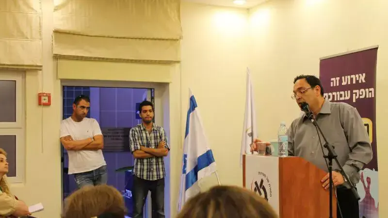 שי פירון בכנס של אגודת הסטודנטים באוניברסיטת בר אילן, יוני 2014 שי פירון בכנס של אגודת הסטודנטים באוניברסיטת בר אילן, יוני 2014