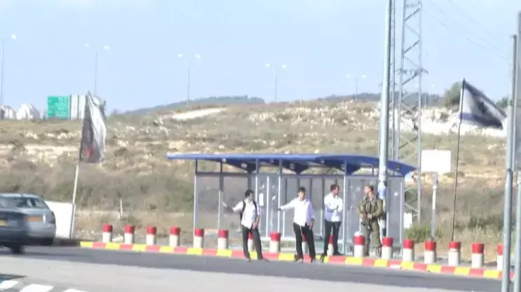 הטרמפיאדה בגוש עציון שבה המתינו הצעירים שנעדרים