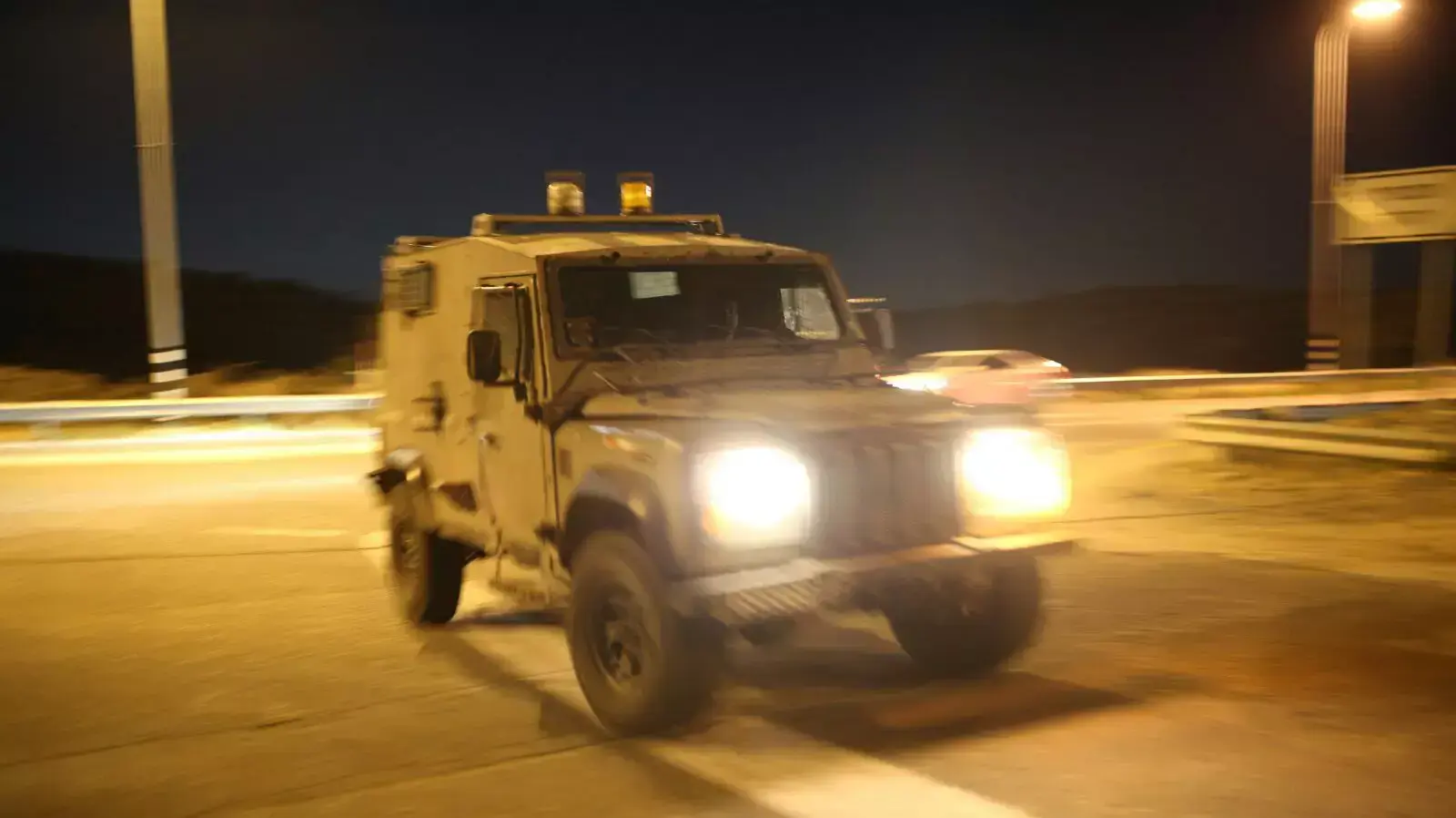 ג'יפים צבאיים של החטיבה המרחבית יהודה בסריקות אחר הנערים הנעדרים בגדה, 13 ביוני 2014