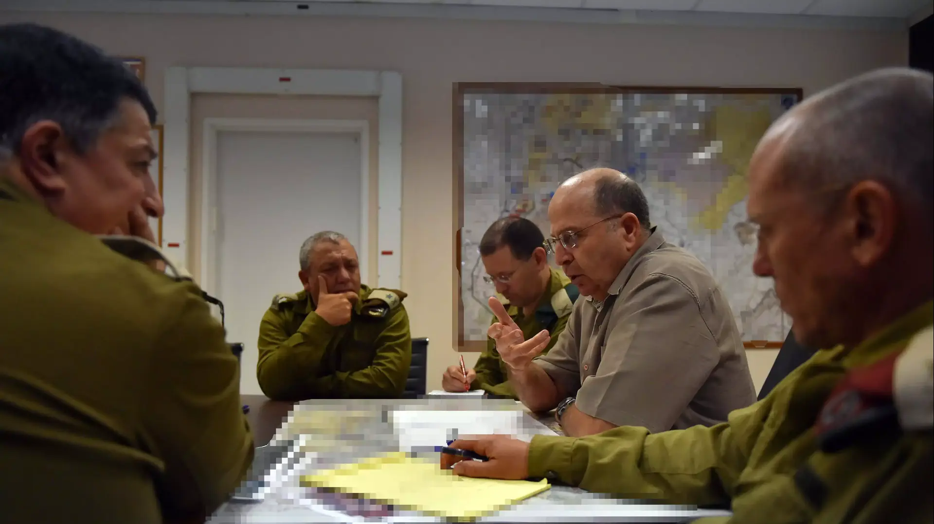 שר הביטחון משה יעלון בהערכת מעצב על שלושת הנערים הנעדרים. חטמ"ר יהודה, 14 ביוני 2014 שר הביטחון משה יעלון בהערכת מעצב על שלושת הנערים הנעדרים. חטמ"ר יהודה, 14 ביוני 2014