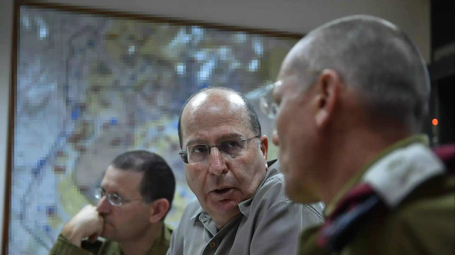 שר הביטחון משה יעלון בהערכת מעצב על שלושת הנערים הנעדרים. חטמ"ר יהודה, 14 ביוני 2014 שר הביטחון משה יעלון בהערכת מעצב על שלושת הנערים הנעדרים. חטמ"ר יהודה, 14 ביוני 2014