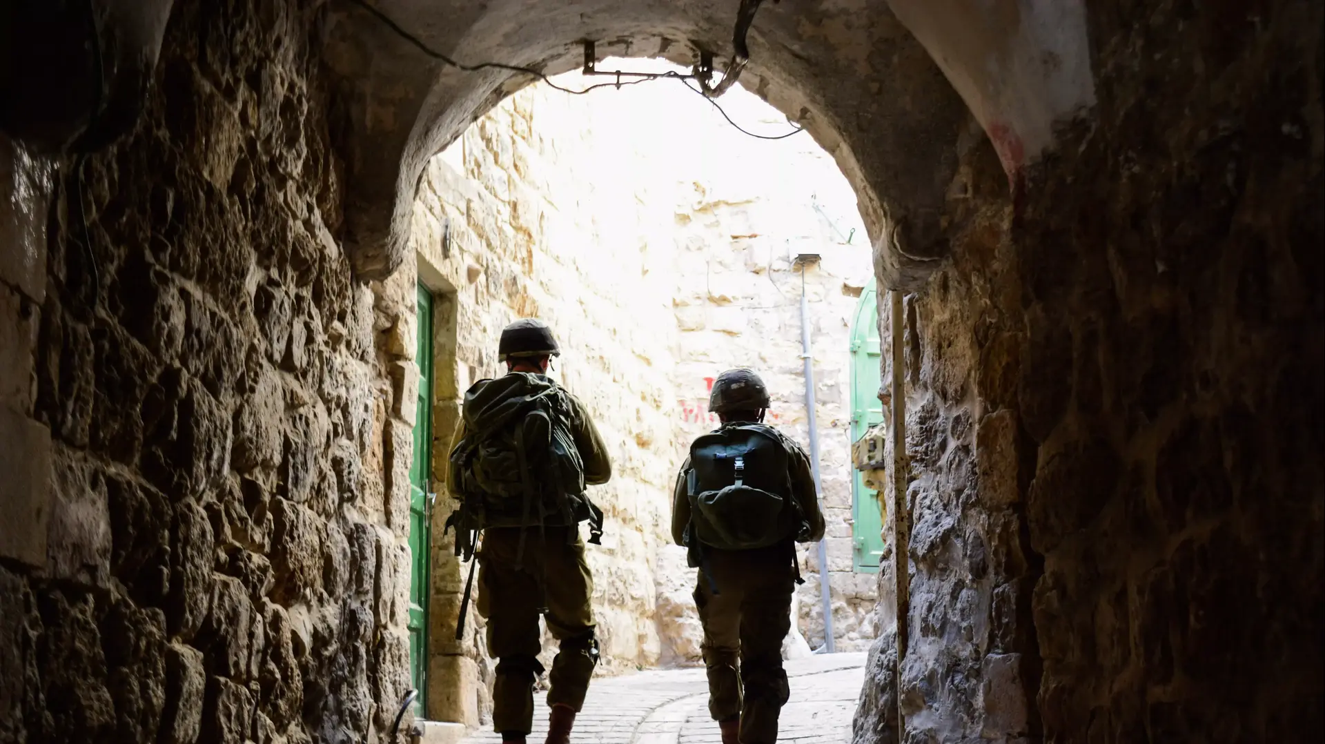 לוחמי גדוד גרניט של חטיבת הנח"ל מפעילות בחברון הקשורה בחטיפתם של שלושה נערים