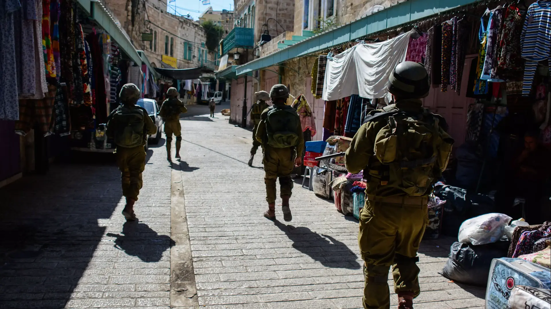 לוחמי גדוד גרניט של חטיבת הנח"ל מפעילות בחברון הקשורה בחטיפתם של שלושה נערים לוחמי גדוד גרניט של חטיבת הנח"ל מפעילות בחברון הקשורה בחטיפתם של שלושה נערים