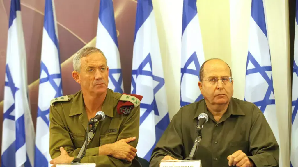 שר הביטחון משה בוגי יעלון והרמטכ"ל בני גנץ בתדרוך על אירוע החטיפה שר הביטחון משה בוגי יעלון והרמטכ"ל בני גנץ בתדרוך על אירוע החטיפה