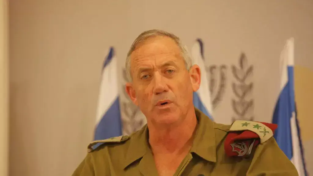 ראש הממשלה בנימין נתניהו, שר הביטחון משה (בוגי) יעלון והרמטכ"ל בני גנץ, במסיבת עיתונאים על הנערים החטופים, 14 ביוני 2014 ראש הממשלה בנימין נתניהו, שר הביטחון משה (בוגי) יעלון והרמטכ"ל בני גנץ, במסיבת עיתונאים על הנערים החטופים, 14 ביוני 2014