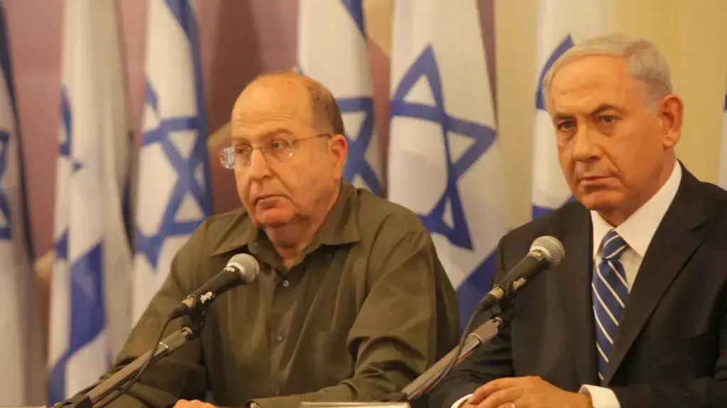 ראש הממשלה בנימין נתניהו, שר הביטחון משה (בוגי) יעלון והרמטכ"ל בני גנץ, במסיבת עיתונאים על הנערים החטופים, 14 ביוני 2014