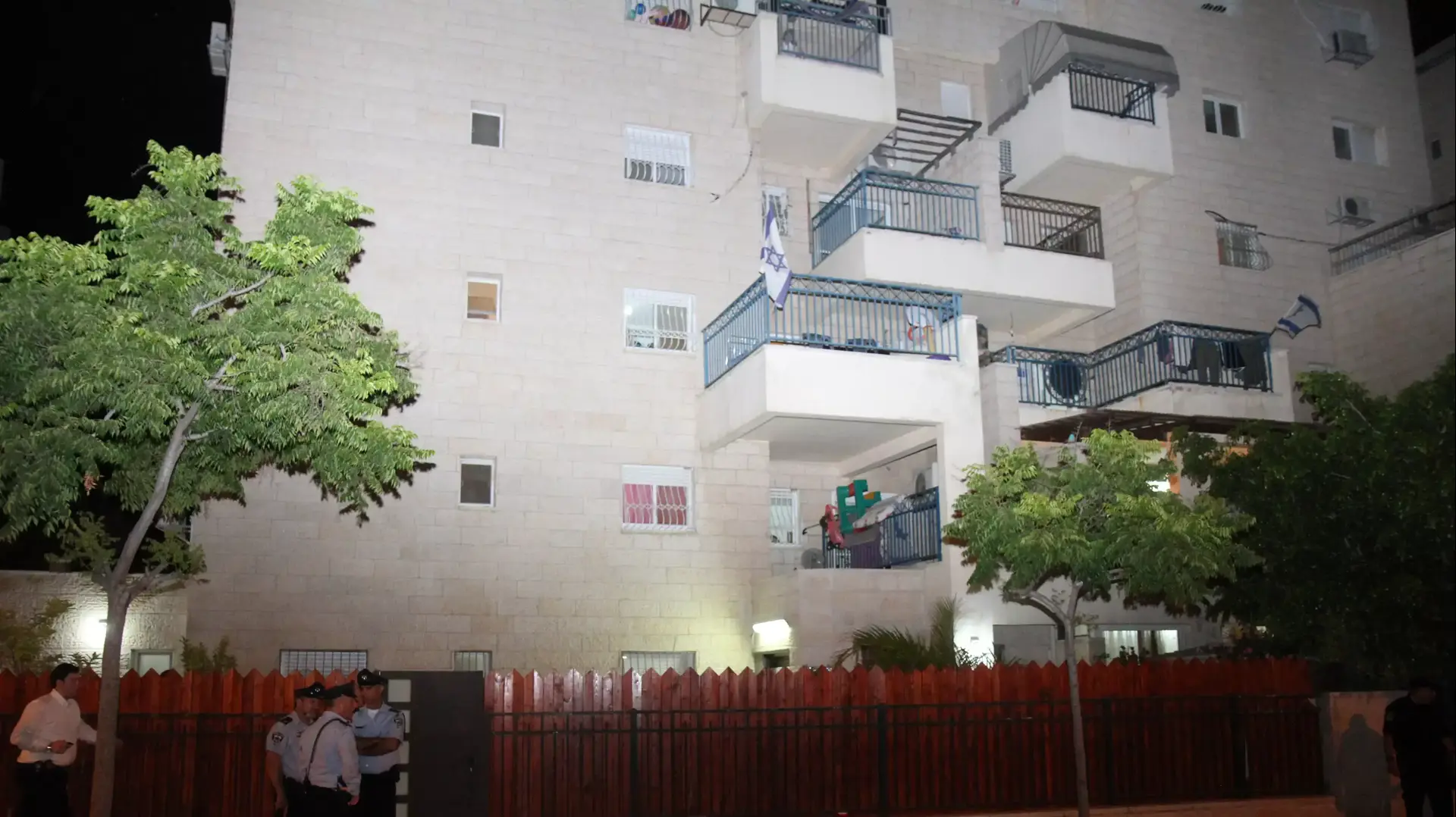 ביתו של אייל יפרח מאלעד, אחד הנערים החטופים, 14 ביוני 2014 ביתו של אייל יפרח מאלעד, אחד הנערים החטופים, 14 ביוני 2014