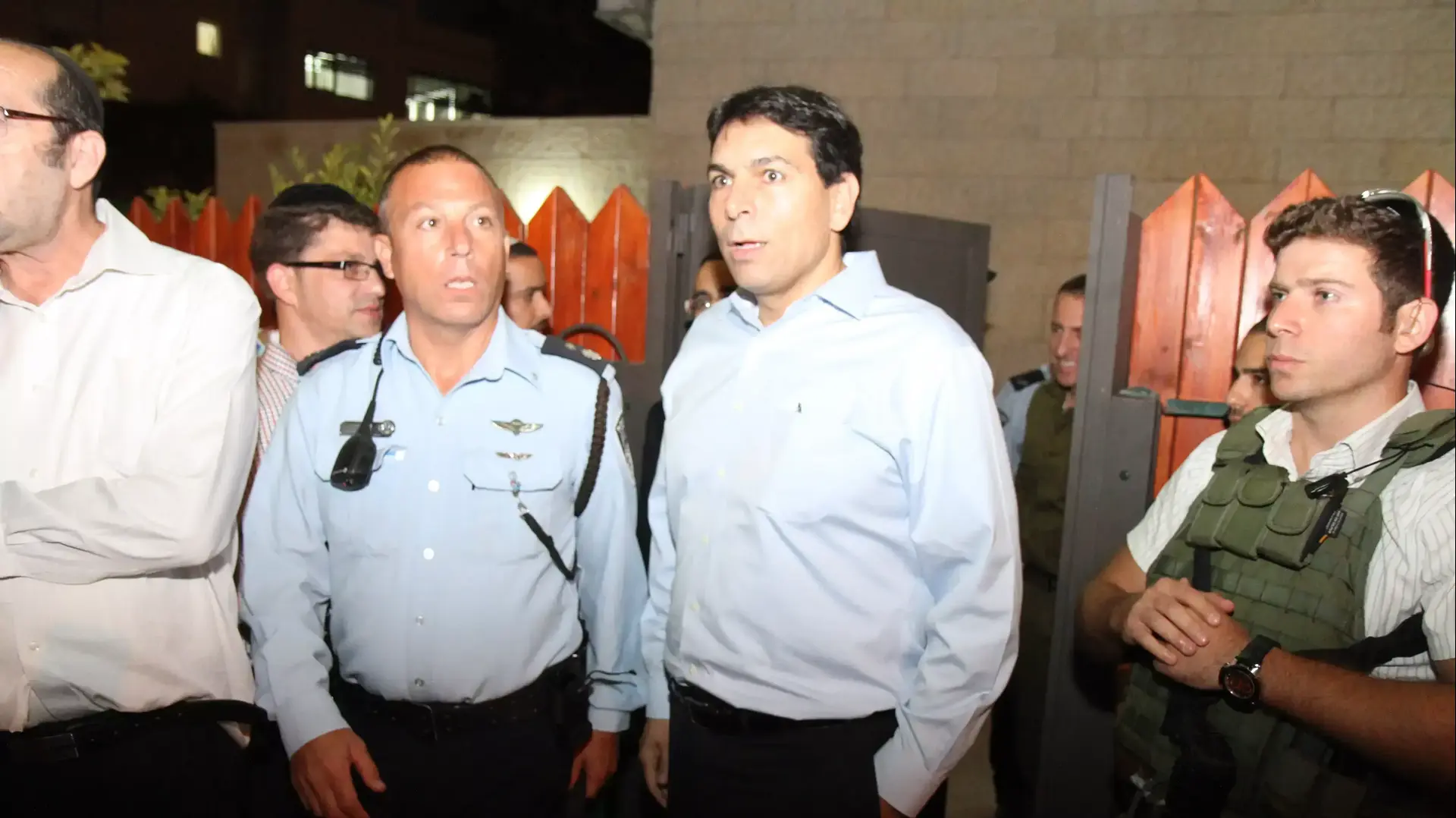 סגן השר דני דנון בבית משפחת יפרח באלעד