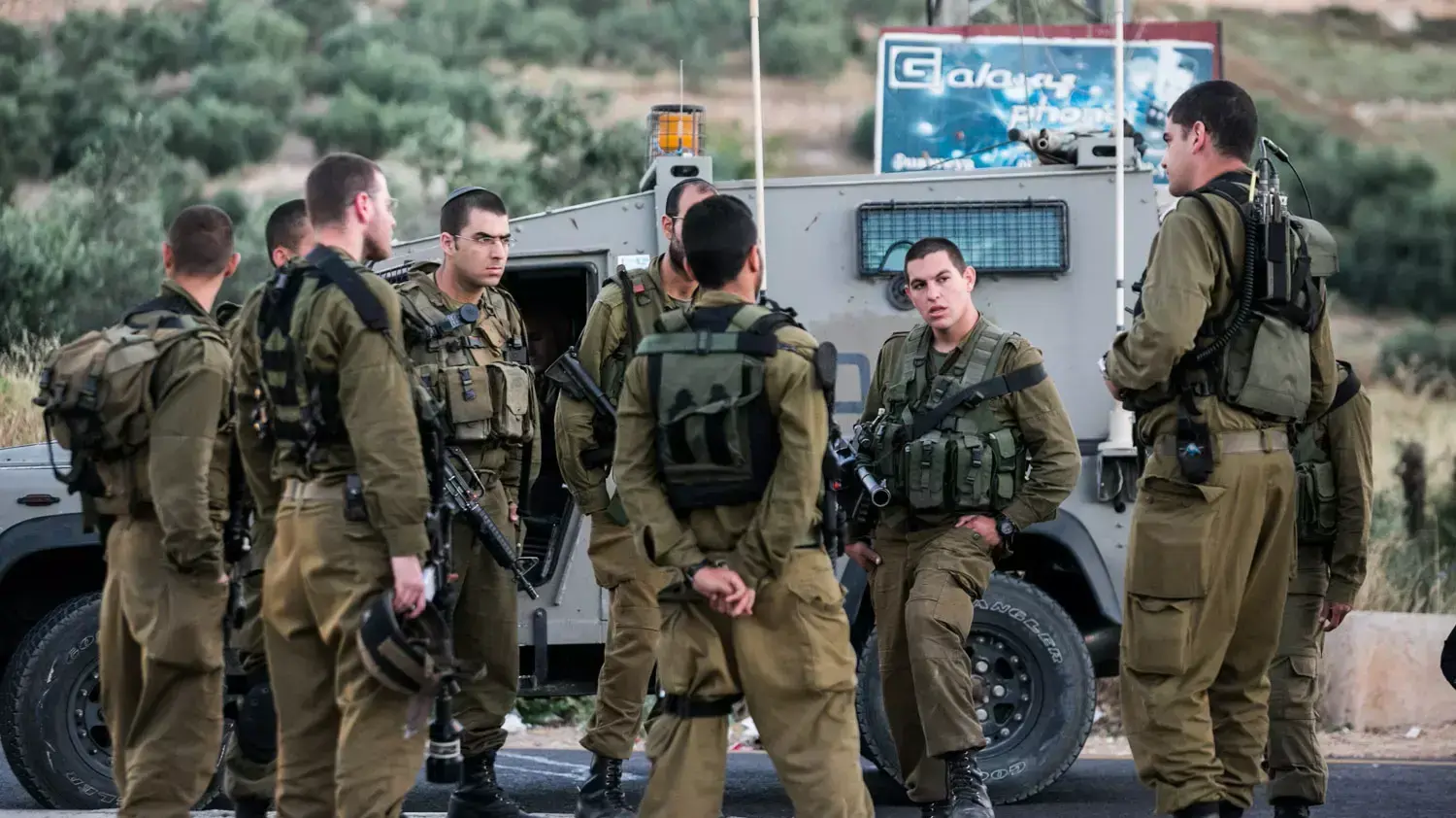 כוחות צה"ל עורכים סגר על חברון לאחר חטיפת הנערים, יוני 2014 כוחות צה"ל עורכים סגר על חברון לאחר חטיפת הנערים, יוני 2014