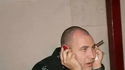 צביקה הדר בטלפון שיר נולד ( רפי דלויה ) צביקה הדר בטלפון שיר נולד ( רפי דלויה )