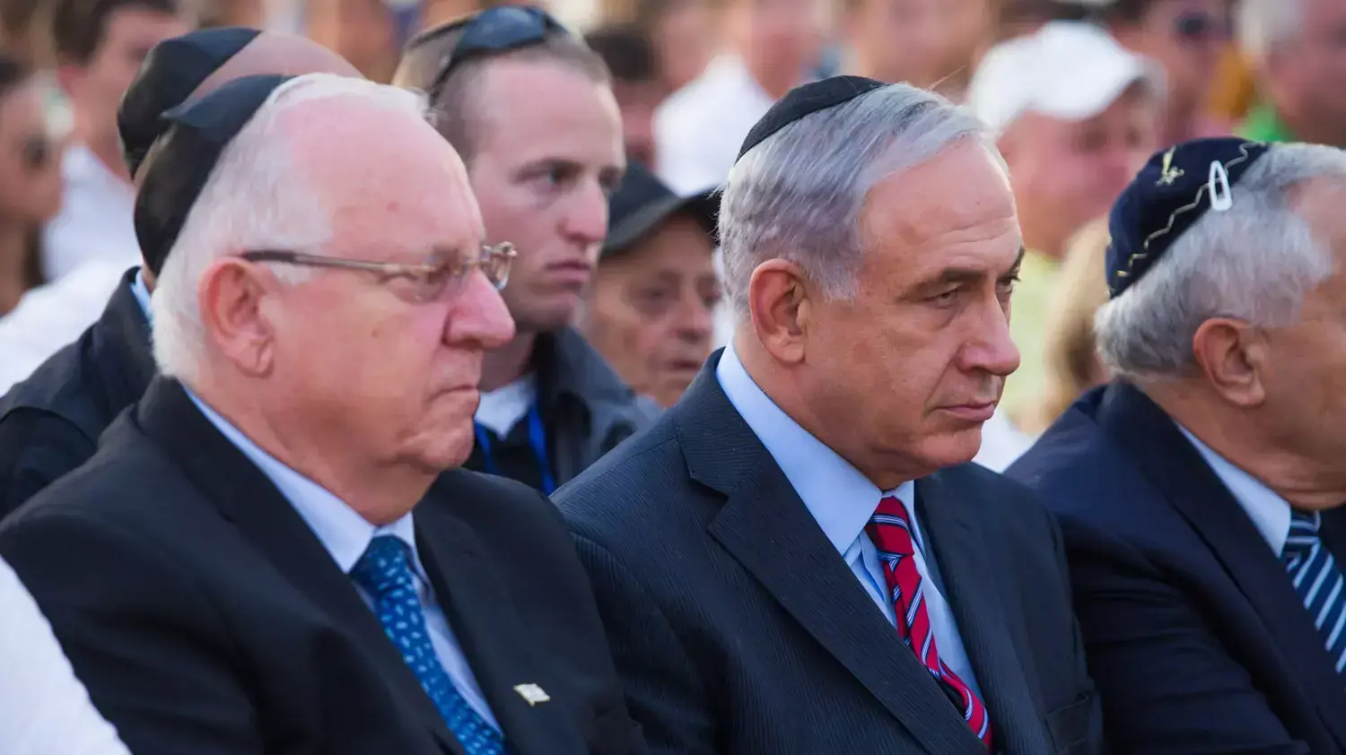 ראובן ריבלין ובנימין נתניהו בטקס לזכר חללי אלטלנה, בית העלמין נחלת יצחק ראובן ריבלין ובנימין נתניהו בטקס לזכר חללי אלטלנה, בית העלמין נחלת יצחק