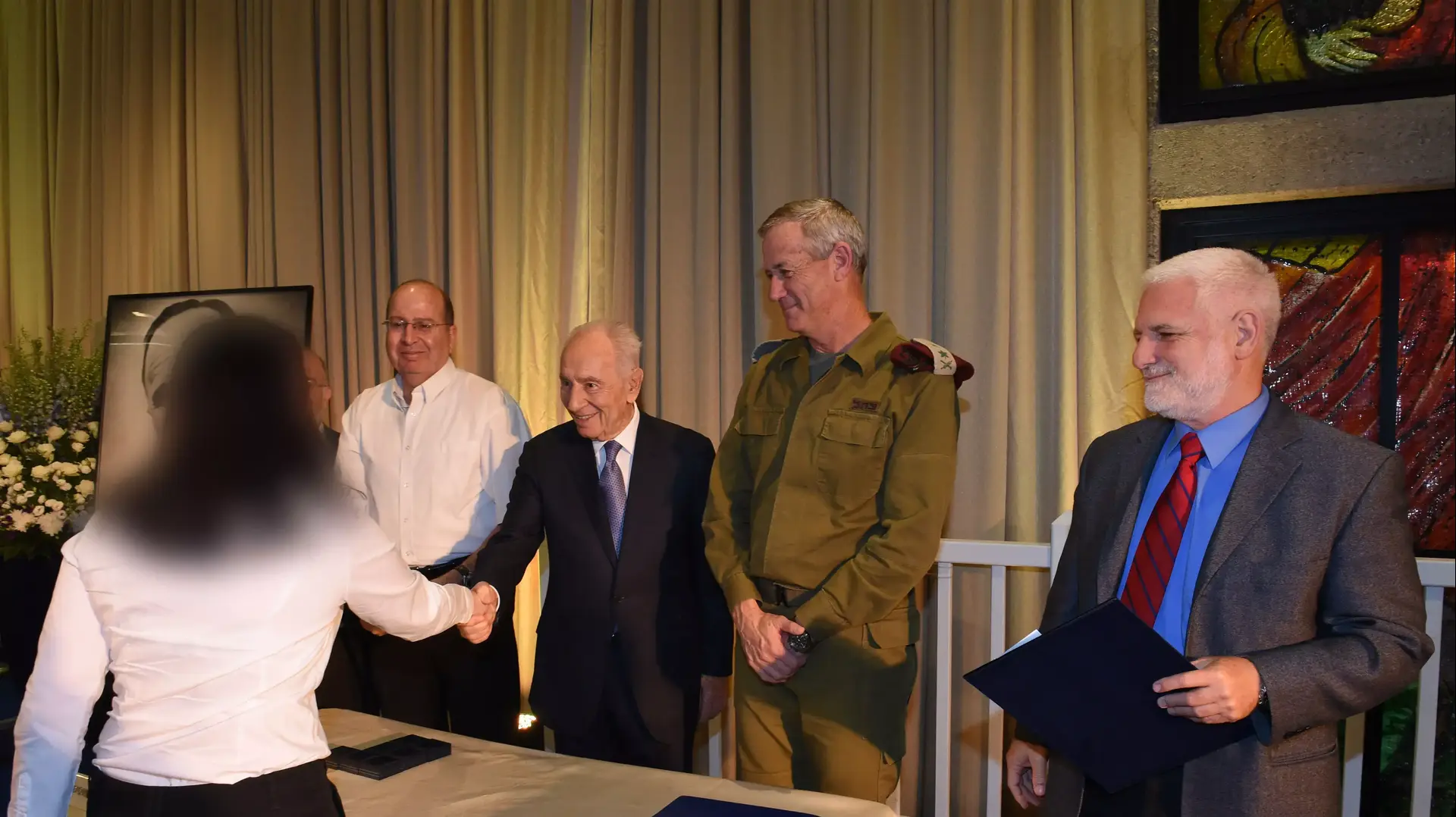 הרמטכ"ל בני גנץ, שיא המדינה שמעון פרס ושר הביטחון משה (בוגי) יעלון בחלוקת פרס ביטחון ישראל- 2014 הרמטכ"ל בני גנץ, שיא המדינה שמעון פרס ושר הביטחון משה (בוגי) יעלון בחלוקת פרס ביטחון ישראל- 2014