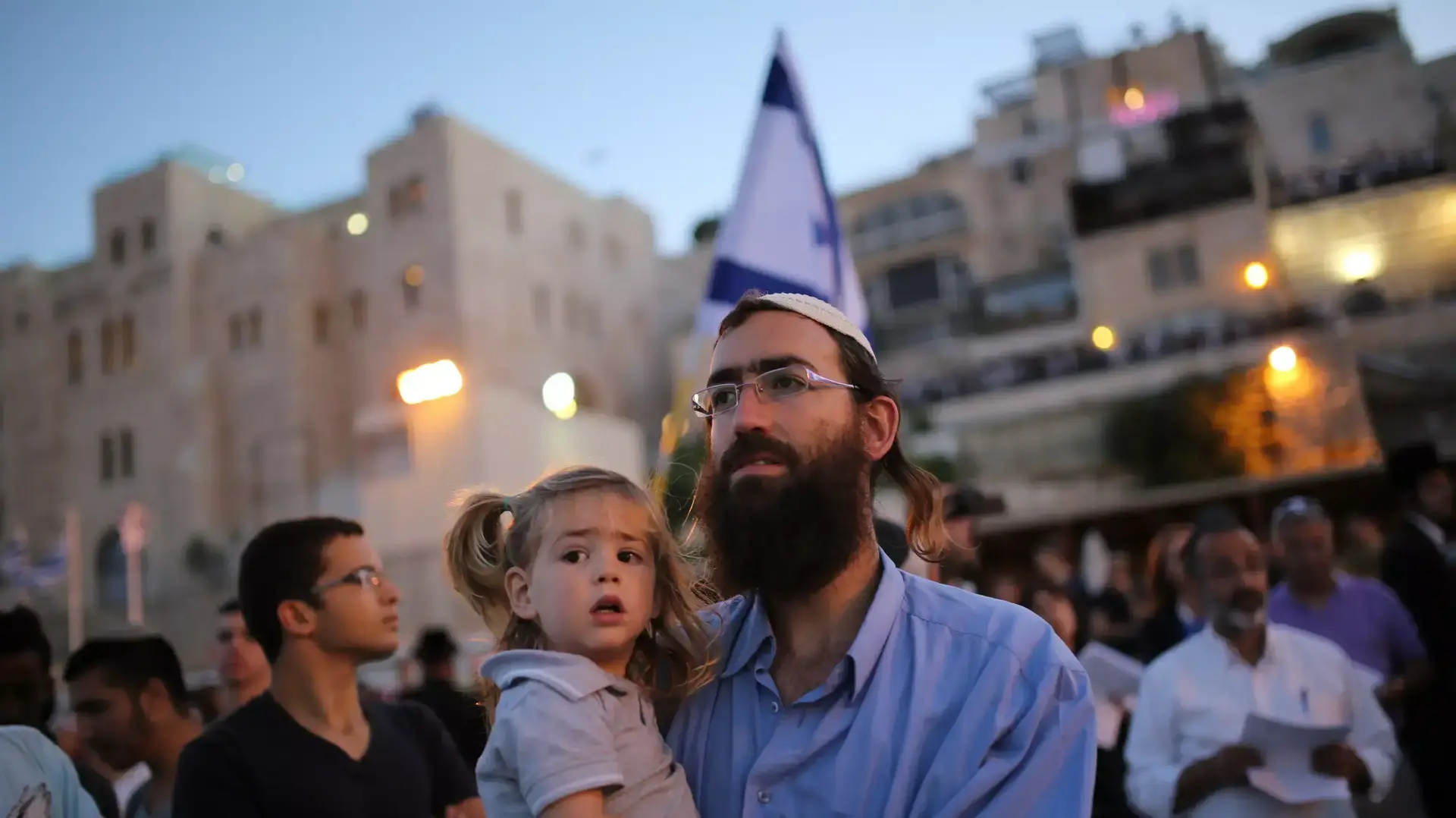 תפילה בכותל לחזרתם של החטופים. יוני 2014
