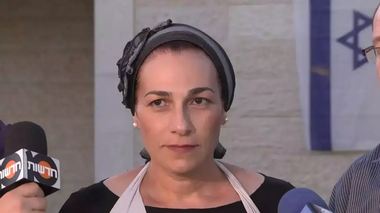 בת גלים שער אמו של גיל-עד שער שנחטף בגדה המערבית בת גלים שער אמו של גיל-עד שער שנחטף בגדה המערבית