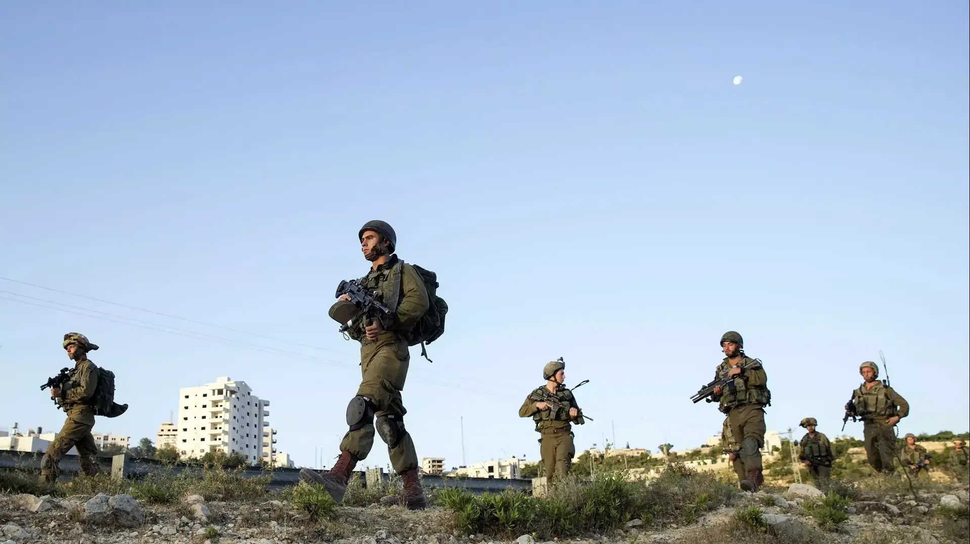 חיילים בחברון, ממשיכים החיפושים אחר החטופים חיילים בחברון, ממשיכים החיפושים אחר החטופים