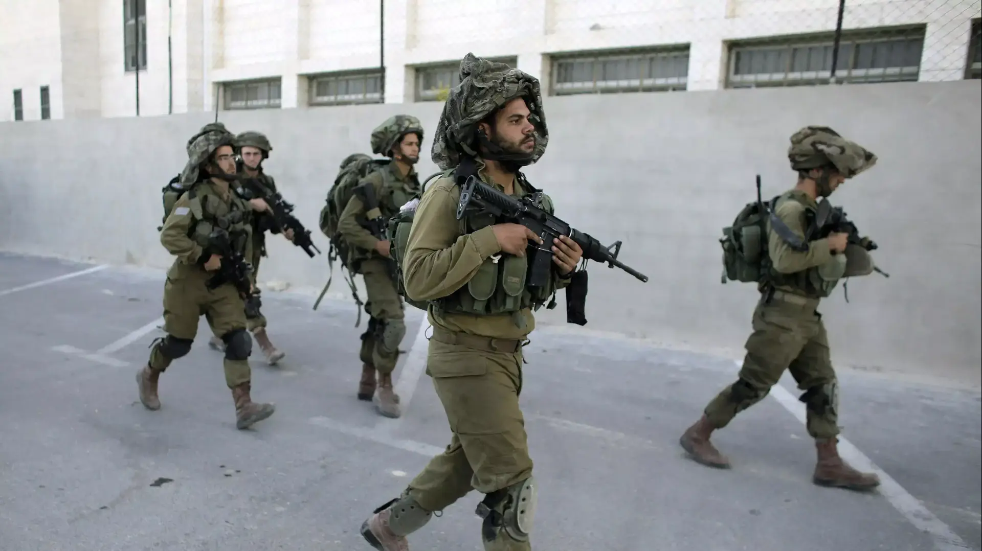 חיילים בחברון, ממשיכים החיפושים אחר החטופים חיילים בחברון, ממשיכים החיפושים אחר החטופים