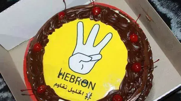 סימן חדש ברשות הפלסטינית, הרמת שלוש אצבעות לשחרור החטופים