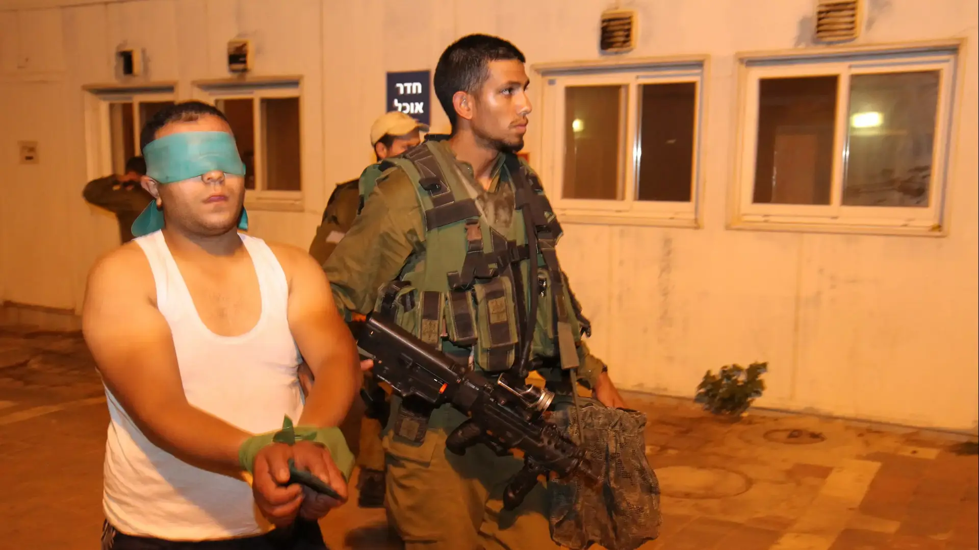 לוחמי גבעתי פועלים במסגרת מבצע שובו אחים בג'נין לוחמי גבעתי פועלים במסגרת מבצע שובו אחים בג'נין