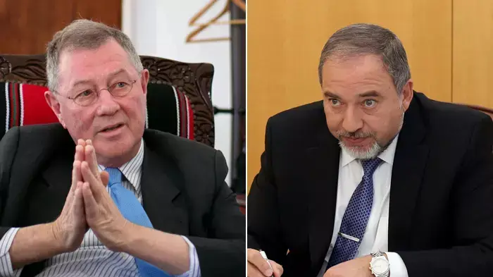 שר החוץ אביגדור ליברמן ושליח האו"ם למזרח התיכון רוברט סרי
