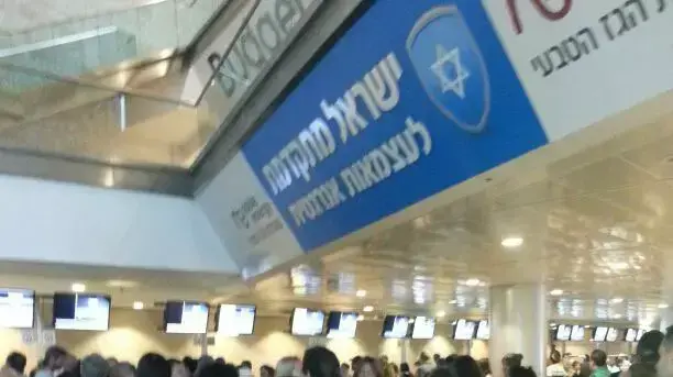 תורים בנתב"ג בעקבות תקלה במערכת בדיקת התיקים. יוני 2014 תורים בנתב"ג בעקבות תקלה במערכת בדיקת התיקים. יוני 2014
