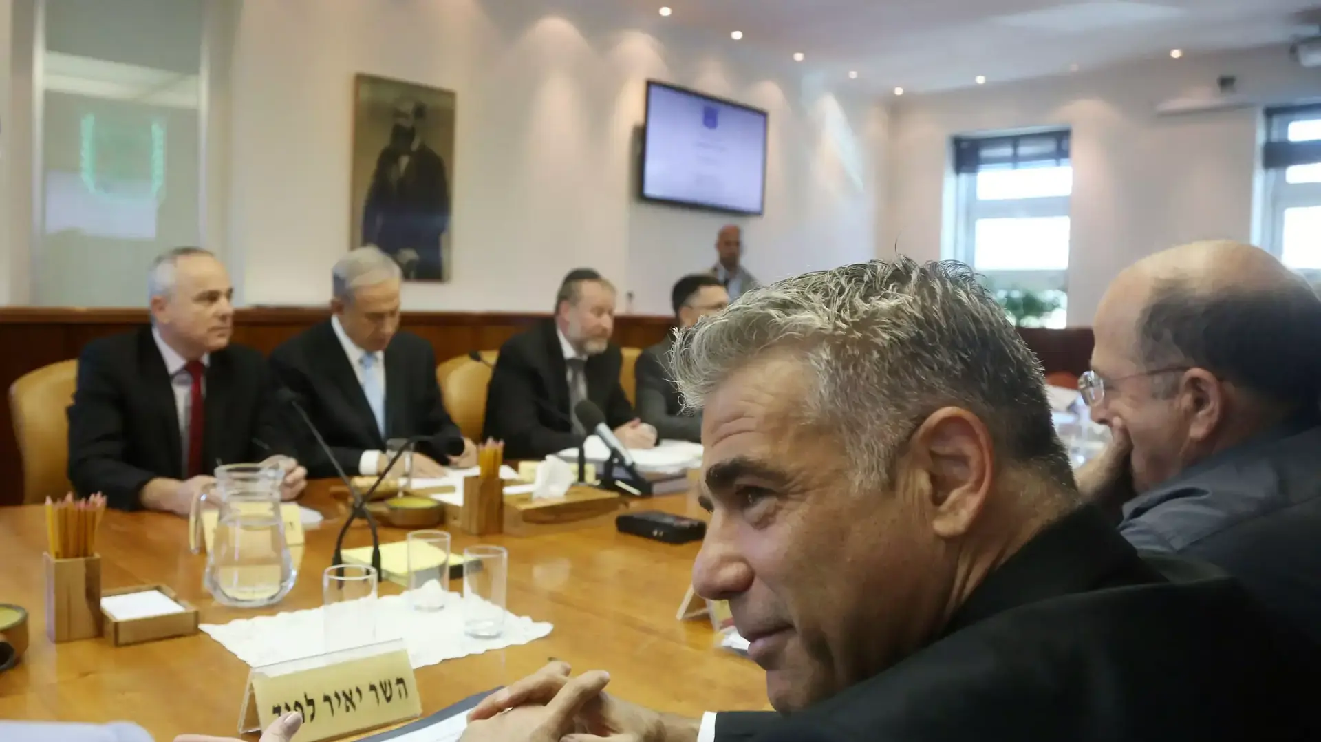 שר האוצר יאיר לפיד בישיבת ממשלה. יוני 2014 שר האוצר יאיר לפיד בישיבת ממשלה. יוני 2014