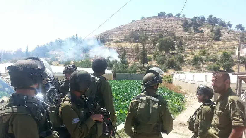 חיילים ליד חברון הגיעו למיקום בו נזרקו אבנים חיילים ליד חברון הגיעו למיקום בו נזרקו אבנים
