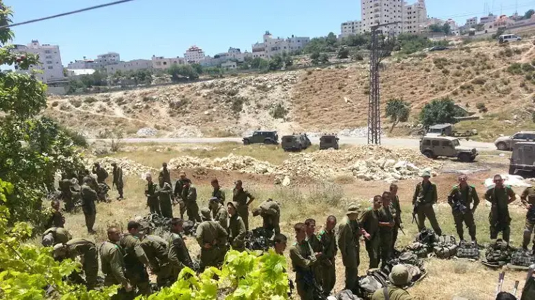 חיילי צה"ל בחיפושים אחר הנערים החטופים, יוני 2014 חיילי צה"ל בחיפושים אחר הנערים החטופים, יוני 2014