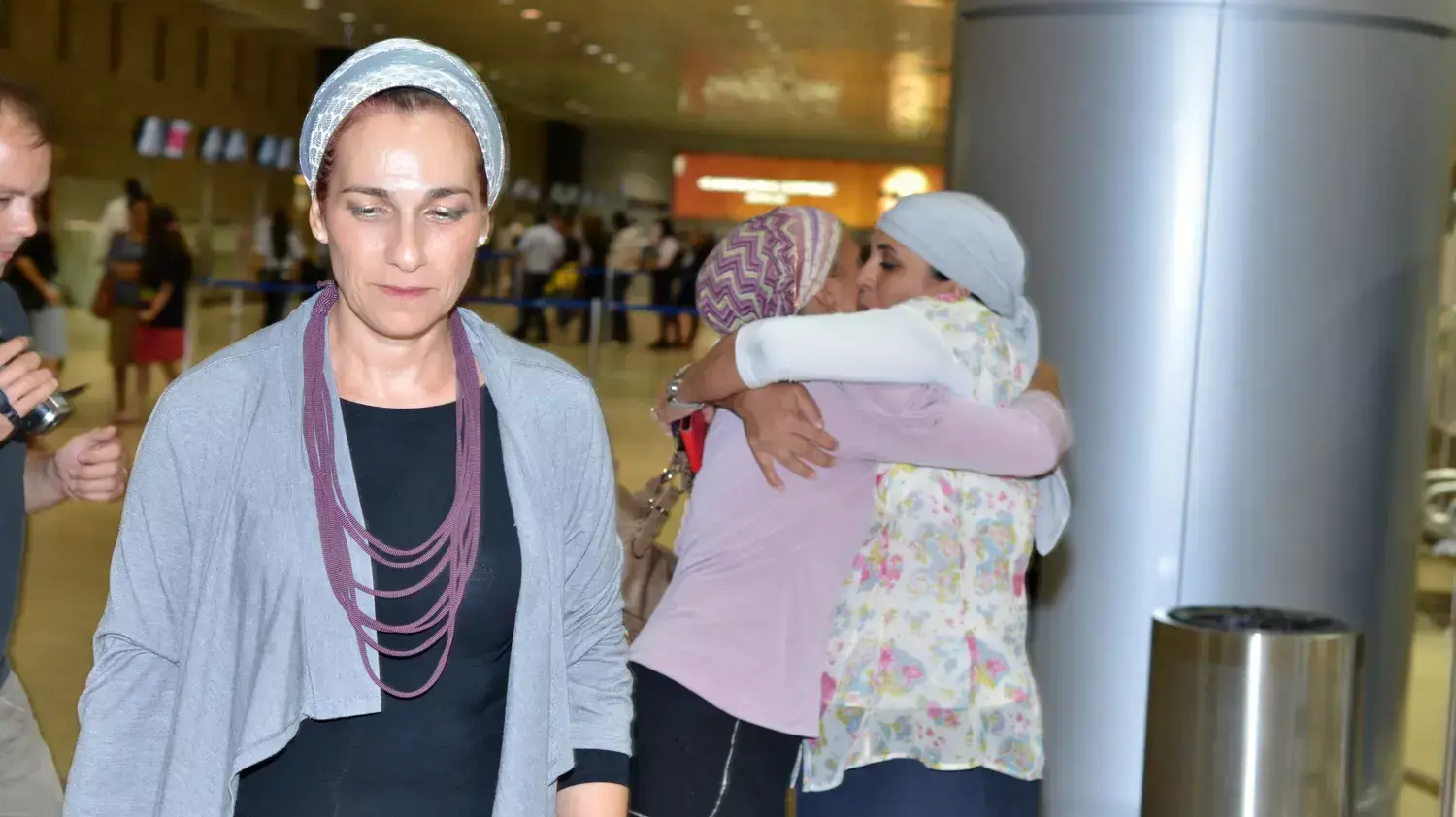 בת גלים שער ואיריס יפרח, אימהות הנערים החטופים בנתב"ג, בדרכן לז'נבה 24 ביוני 2014 בת גלים שער ואיריס יפרח, אימהות הנערים החטופים בנתב"ג, בדרכן לז'נבה 24 ביוני 2014