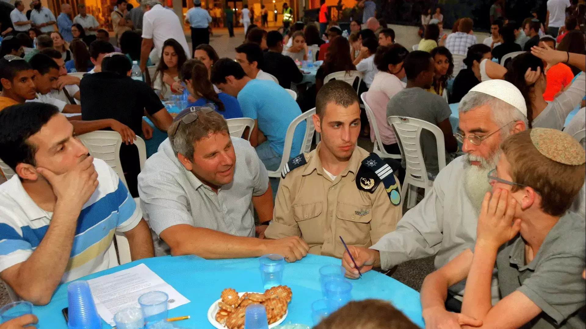 מפגן הזדהות ותמיכה למען הבנים החטופים של משרד החינוך מפגן הזדהות ותמיכה למען הבנים החטופים של משרד החינוך