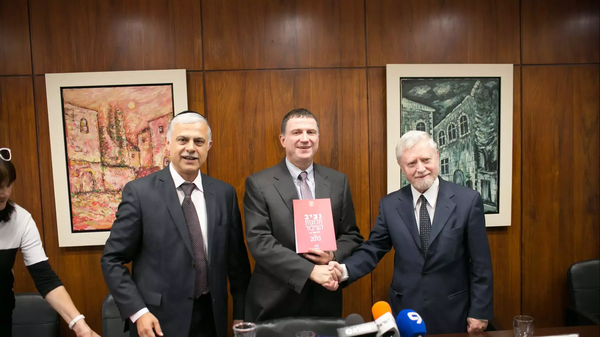 הגשת דוח נציב תלונות הציבור ליו"ר הכנסת. יוני 2014 הגשת דוח נציב תלונות הציבור ליו"ר הכנסת. יוני 2014