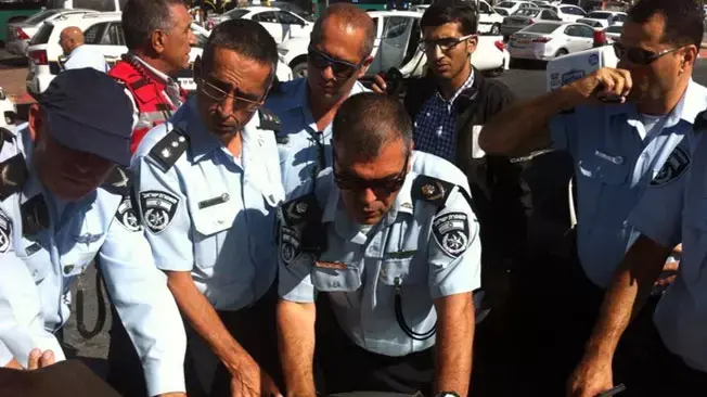מפקד מחוז ירושלים יוסי פריינטה, סמוך למקום השריפה בעין כרם 25 ביוני 2014 מפקד מחוז ירושלים יוסי פריינטה, סמוך למקום השריפה בעין כרם 25 ביוני 2014