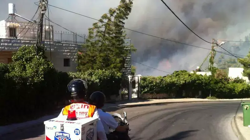 שריפה משתוללת בעין כרם, ירושלים שריפה משתוללת בעין כרם, ירושלים