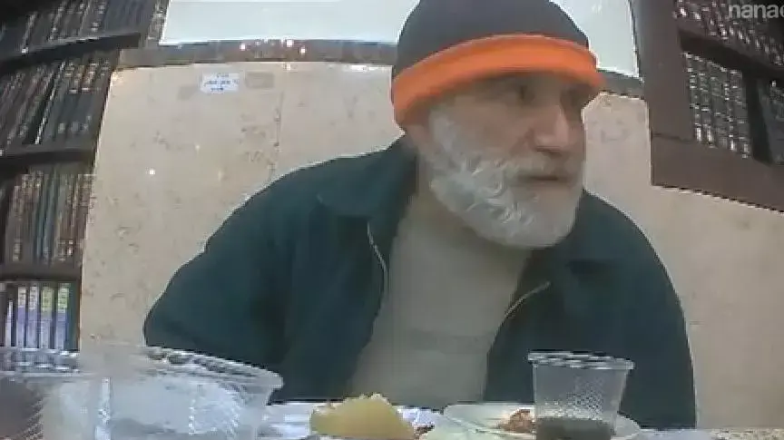 פנחס מור החשוד כי רימה משפחה שהגיעה אליו על מנת לסייע לילדם במחלה סופנית.