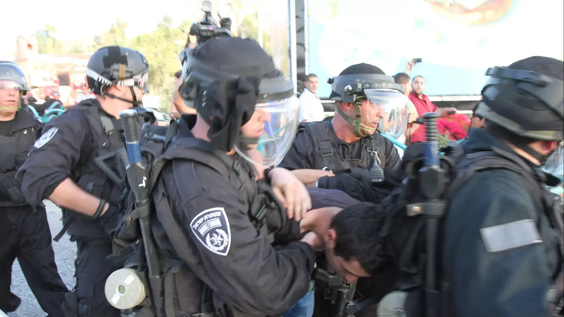 עימותים בין מפגינים לשוטרים בהפגנה נגד מעצרים מנהליים באום אל-פחם, 27 ביוני 2014
