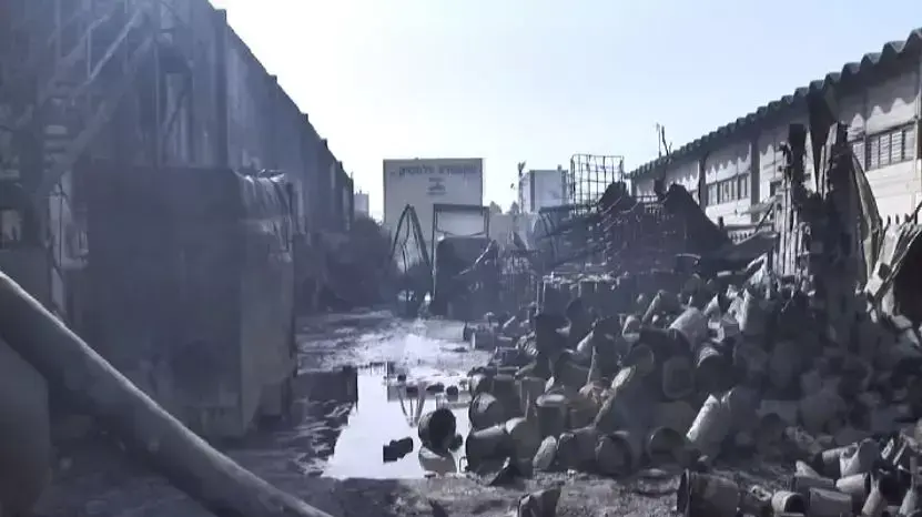 היום שאחרי השריפה באזור התעשייה בשדרות. יוני 2014 היום שאחרי השריפה באזור התעשייה בשדרות. יוני 2014