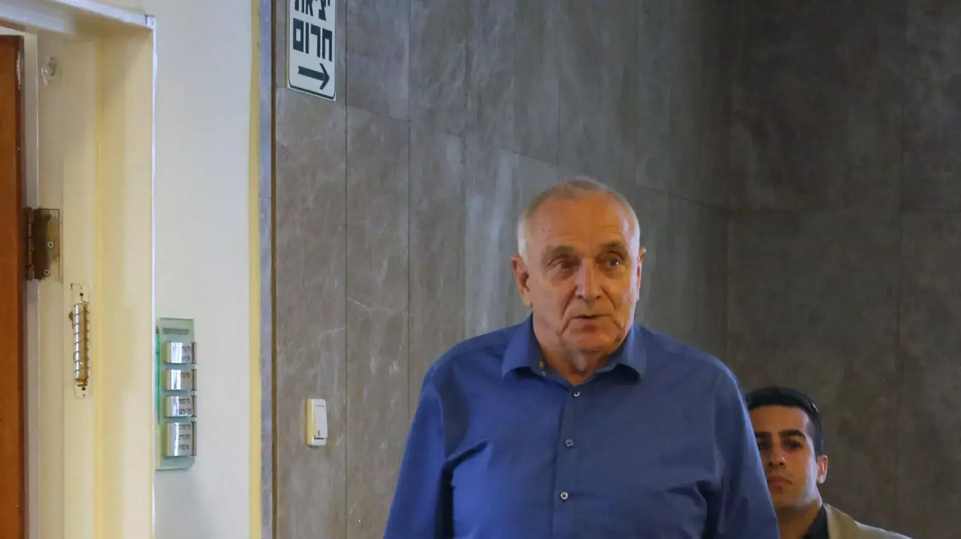 יצחק אהרונוביץ בכניסה לישיבת הממשלה. יוני 2014 יצחק אהרונוביץ בכניסה לישיבת הממשלה. יוני 2014